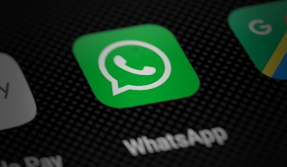 Transfer WhatsApp chats to new phone guide image of the WhatsApp icon on a smartphone screen